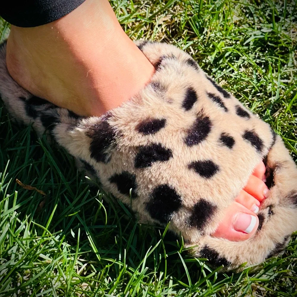 Leopard Print Faux Fur Slippers - Picture 6 of 10